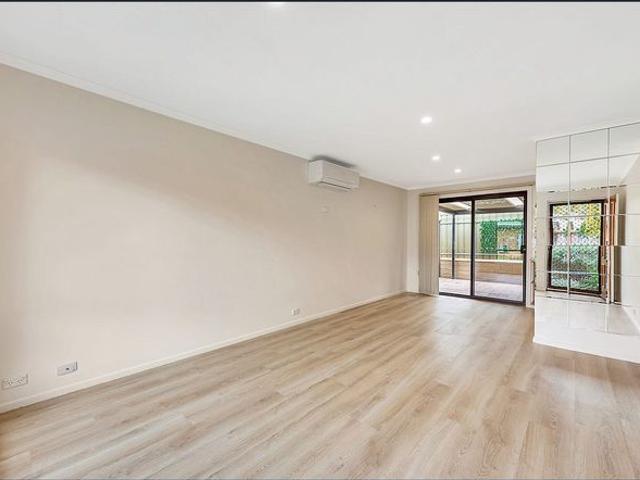 Neat & Tidy 2 Bedroom Unit in Prime Location