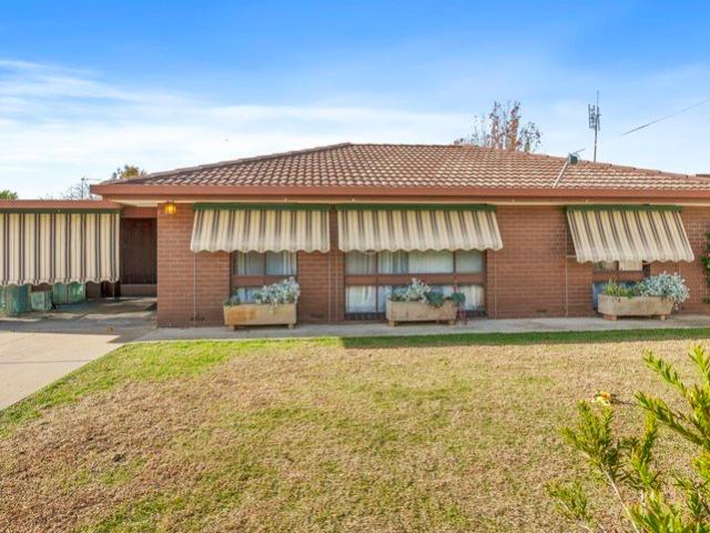 NEAT & TIDY CLOSE TO MAIN STREET