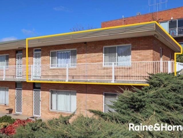 Neat & Tidy Close to Town & Parklands Available 24.08.2026