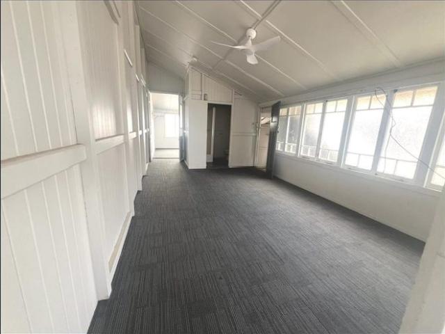 Neat, Tidy and Centrally Located Unit