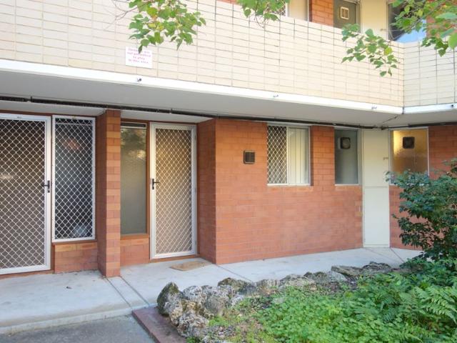 NEAT & TIDY APARTMENT IN CENTRAL LOCATION