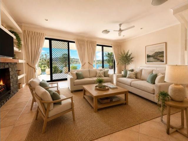 Neat & Tidy Burleigh Waters Home Pool, Water views & Prime Location