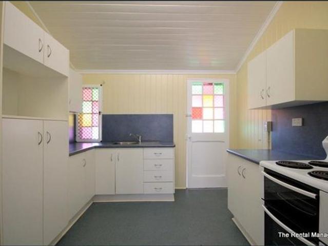 NEAT & TIDY GREAT LOCATION