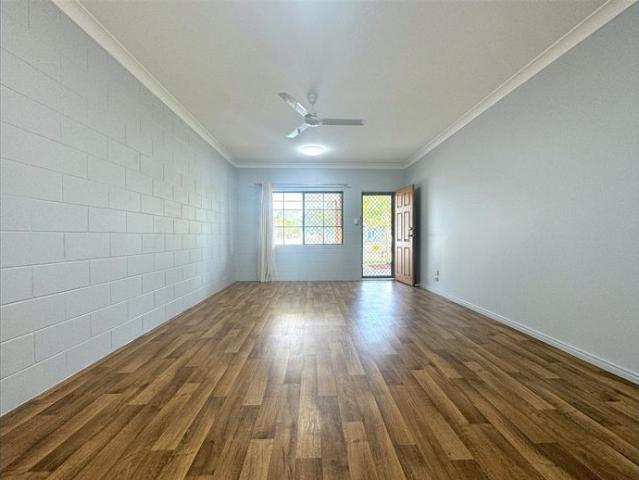 NEAT & TIDY DUPLEX IN QUIET BURDELL COURT!