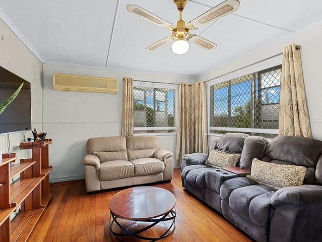 NEAT & TIDY FAMILY HOME IN CENTRAL LOCATION!