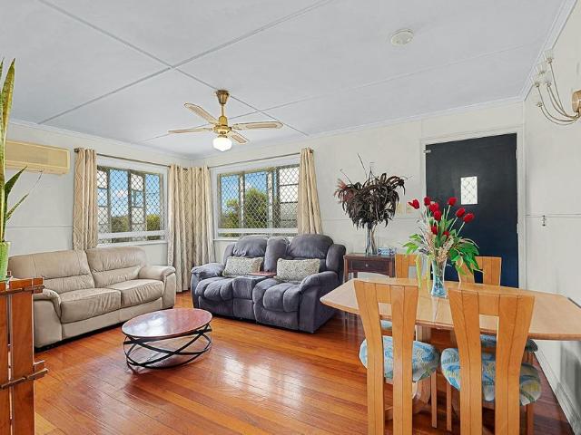 NEAT & TIDY FAMILY HOME IN CENTRAL LOCATION!