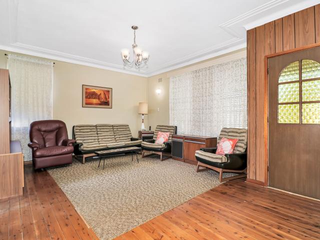 NEAT & TIDY FAMILY HOME IN PERFECT LOCATION