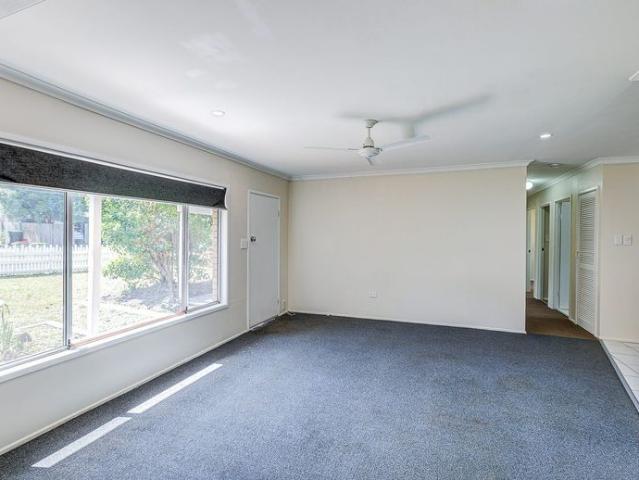 NEAT & TIDY FAMILY HOME WITH AIRCONDITIONING