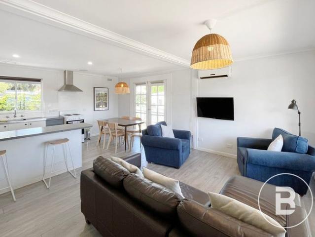 NEAT & TIDY FULLY FURNISHED 3 BEDROOM HOME