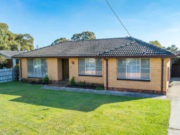 Neat & Tidy Home with Separate Studio