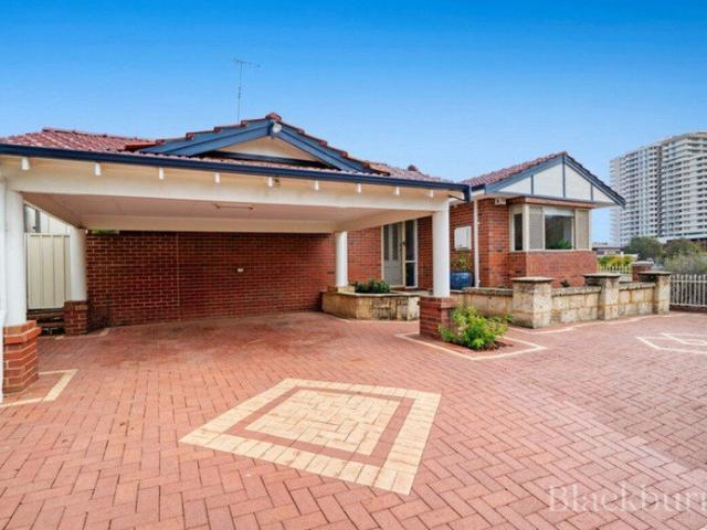 NEAT & TIDY HOME CLOSE TO EVERYTHING!