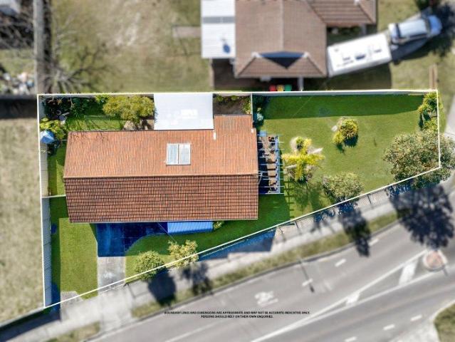 NEAT & TIDY HOME IN THE HEART OF SAN REMO!