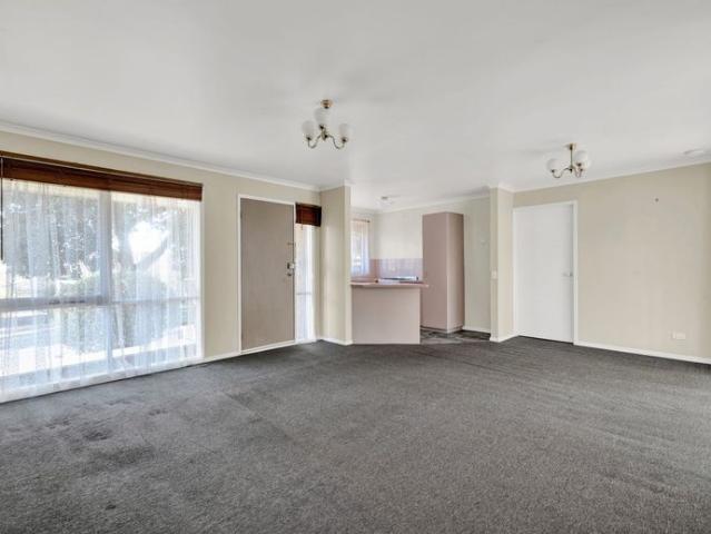 Neat & Tidy Home in a Central Frankston Location