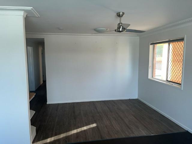 NEAT & TIDY HOME IN CONVENIENT KIPPA RING LOCATION