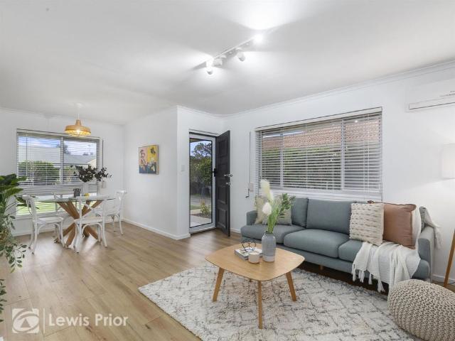 Neat & Tidy Homette In A Sought After Location