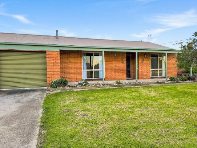 NEAT, TIDY & INVESTOR READY NO CAR NEEDED!