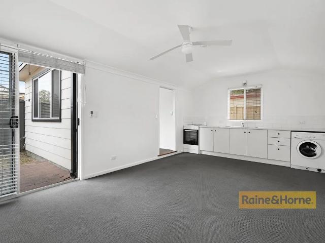 NEAT & TIDY ONE BEDROOM