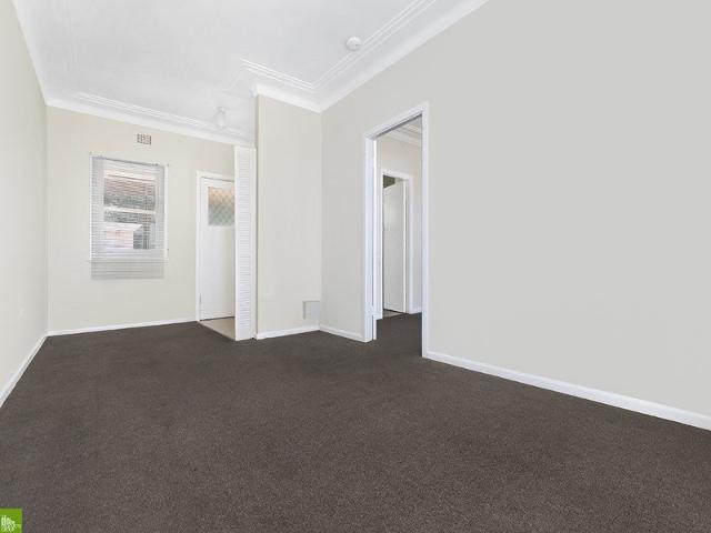 Neat & Tidy One Bedroom Unit in Convenient Location!