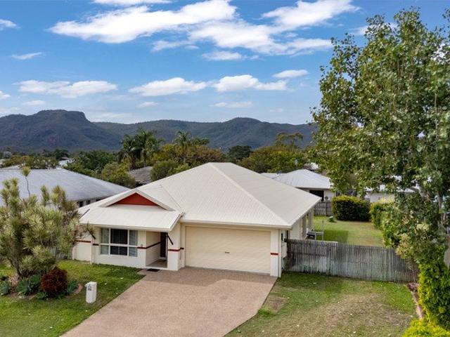 NEAT & TIDY MOVE IN READY STUNNING FAMILY HOME!