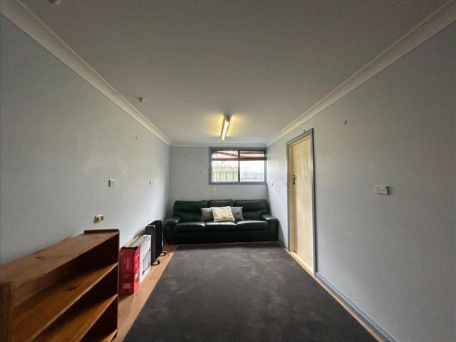 NEAT & TIDY STUDIO LIVING !