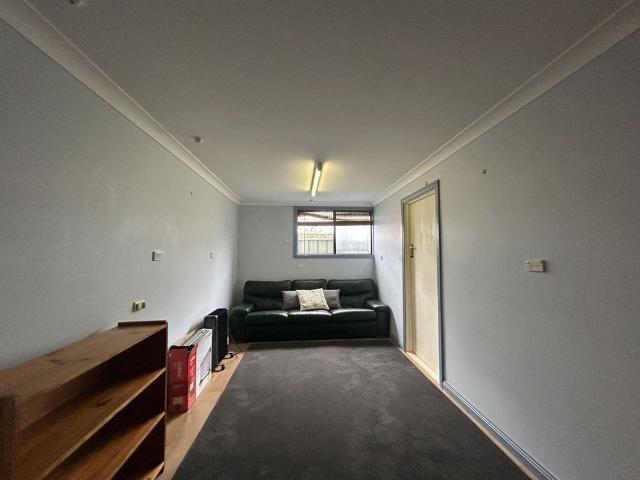 NEAT & TIDY STUDIO LIVING !