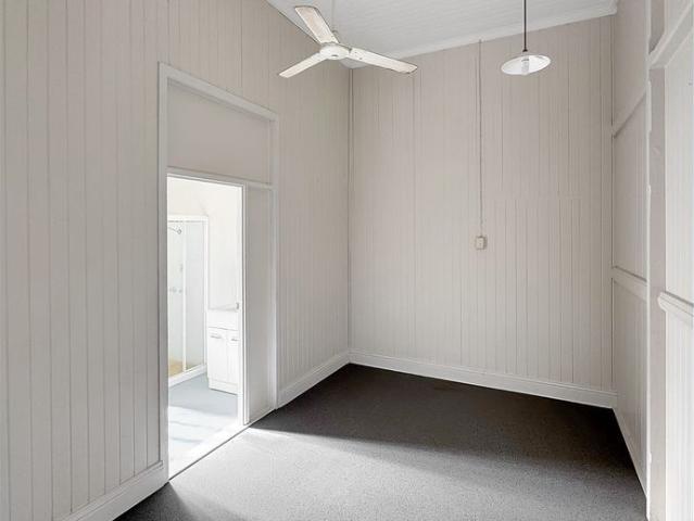 Neat & Tidy,Quiet Complex, Convenient Location