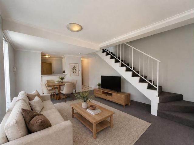 NEAT & TIDY TOWNHOUSE IN HANDY LOCATION