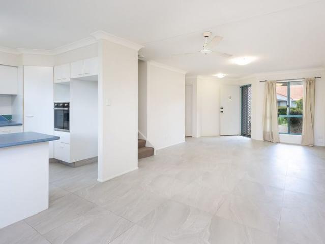 Neat & tidy townhouse in security complex