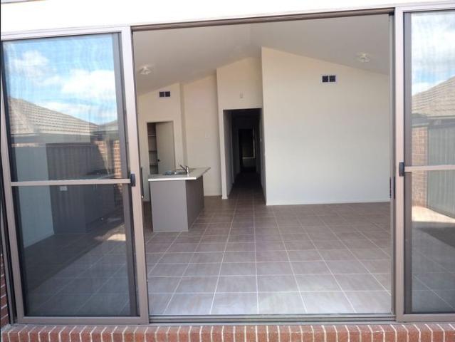 Neat & Tidy Townhouse, In The Heart of Craigieburn
