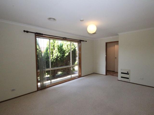 Neat & Tidy Tuggeranong Townhouse