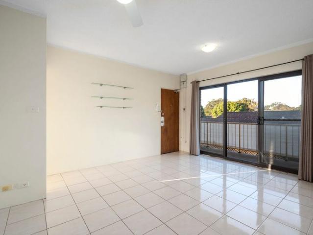 Neat & Tidy Two Bedroom Beachside Unit!