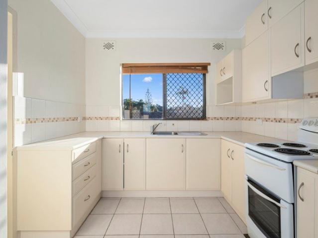 Neat & Tidy Two Bedroom Beachside Unit!