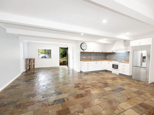 Neat & Tidy Two Bedroom Flat in a Convenient Location