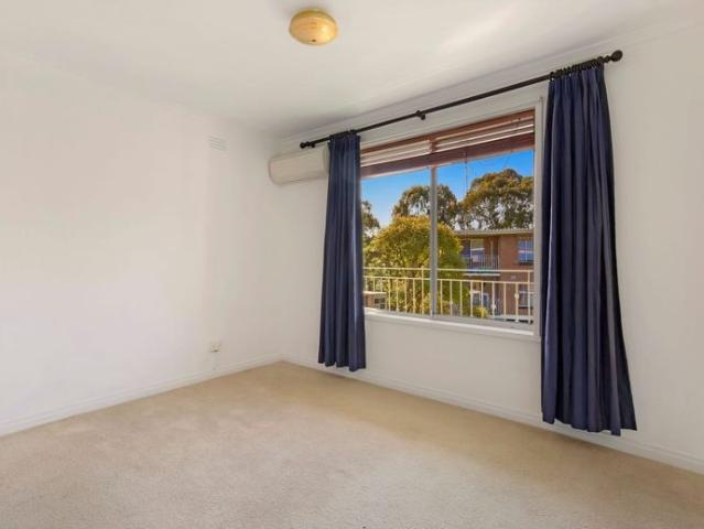 Neat & Tidy Two Bedroom Unit in a Convenient Location