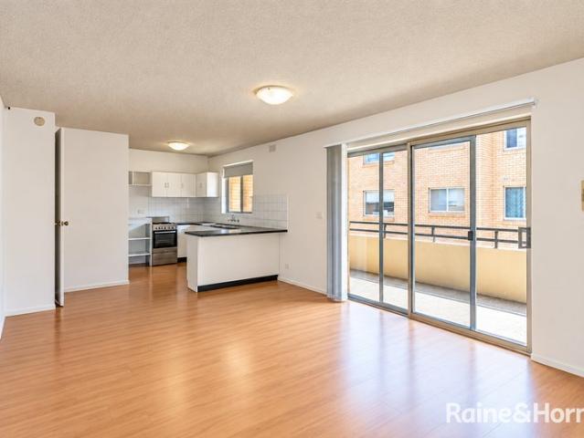 Neat & Tidy Two Bedroom Unit in Convenient Location