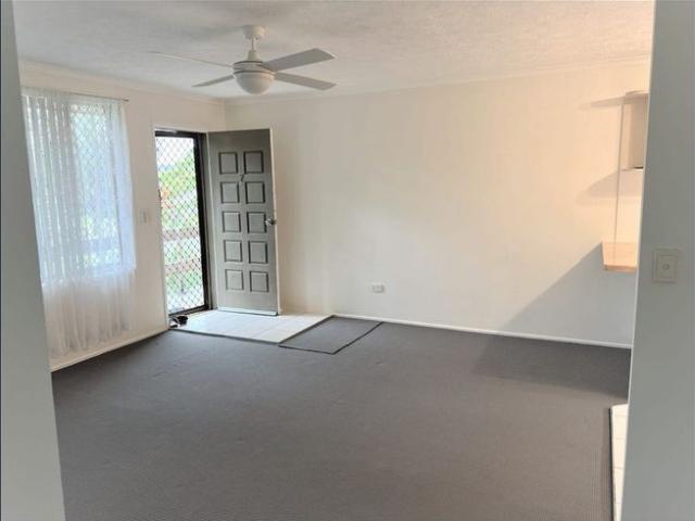 NEAT & TIDY UNIT 2 BED UNIT