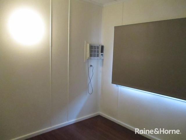 NEAT & TIDY UNIT FOR RENT IN SOUTH GLADSTONE, WITH OCEAN VIEWS!