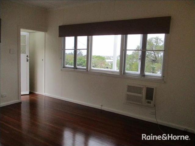NEAT & TIDY UNIT FOR RENT IN SOUTH GLADSTONE, WITH OCEAN VIEWS!