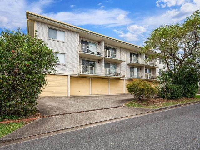 NEAT & TIDY UNIT IN THE HEART OF MOOROOKA