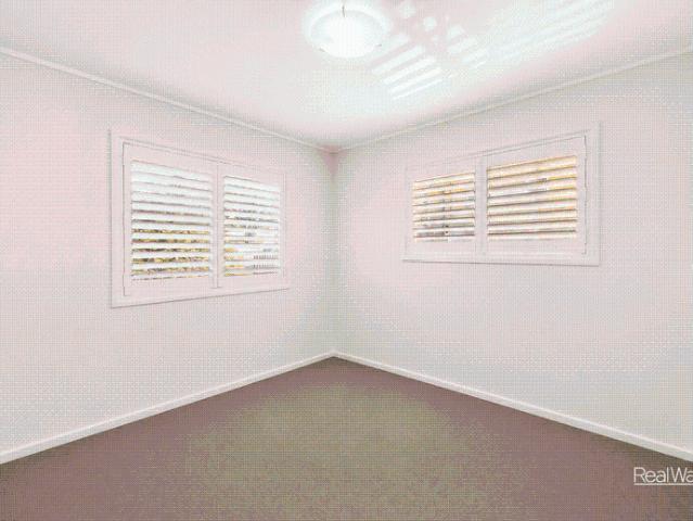 Neat & Tidy Unit in a Prime Centenary Heights Location