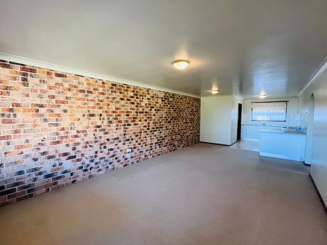 Neat & Tidy Unit in Convenient Location