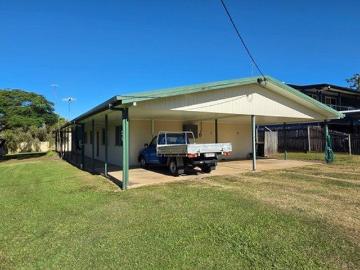 Neat & Tidy Unit in Convenient Sarina Location