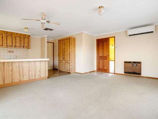 Neat Tidy Unit In Great Location