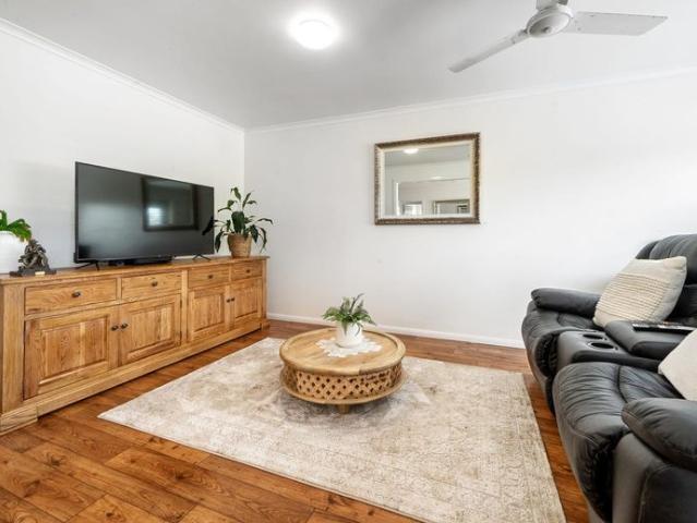 NEAT & TIDY UNIT IN MOUNT PLEASANT