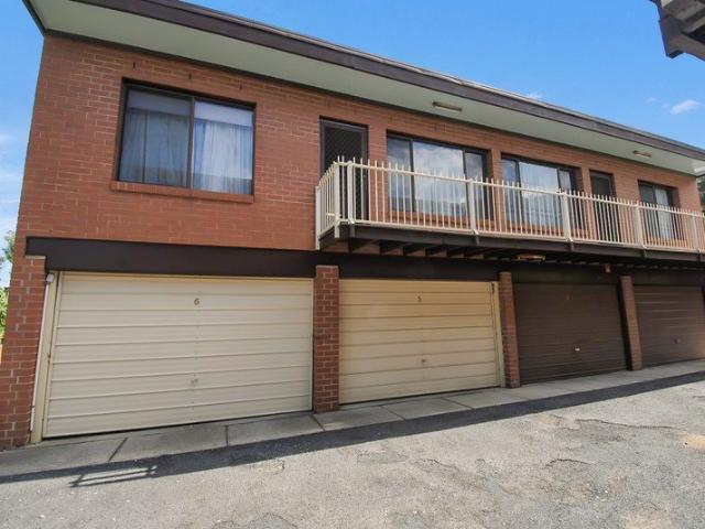 Neat & Tidy Upstairs Unit in Quiet Complex