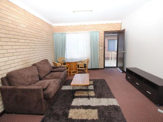 Neat & Tidy Upstairs Unit in Quiet Complex