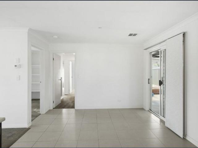 Neat Townhouse In Quiet Complex