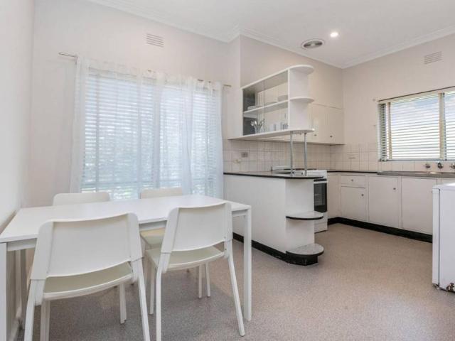 NEAT UNIT IN A GREAT LOCATION!