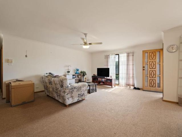 Neat unit in a smaller complex
