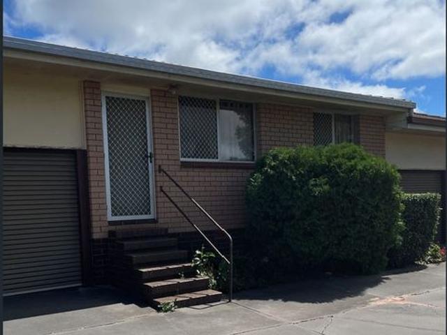 Neat unit in Drayton!